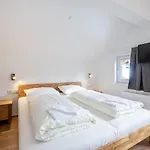 Kobelhaeusl Bei Hause - Yannick