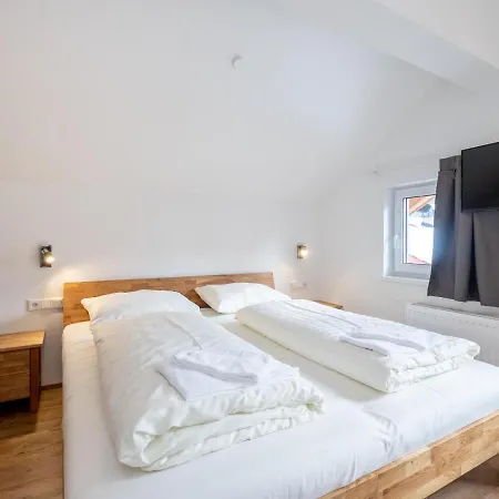 Kobelhaeusl Bei Hause - Yannick