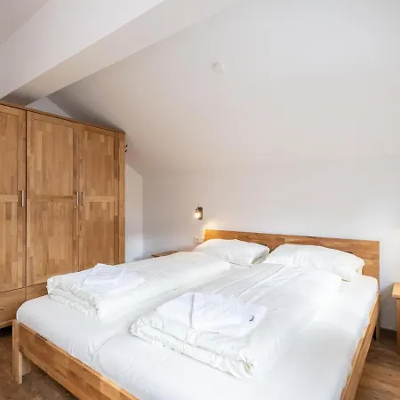 Kobelhaeusl Bei Hause - Yannick